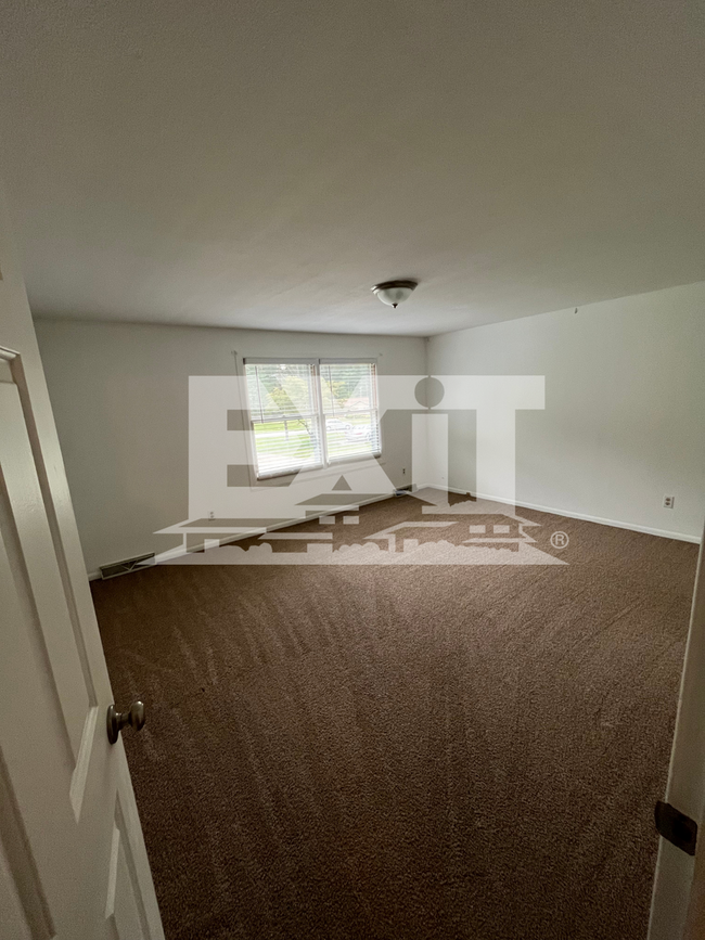 Building Photo - 2 Bedroom, 2 Bath Home located in Tanglewo...