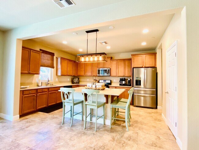 Building Photo - $2,895 Temperance & Clinton, 5 Bedrooms - ...