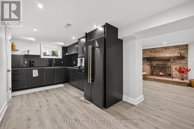 Building Photo - 70 Beaverbrook Ave