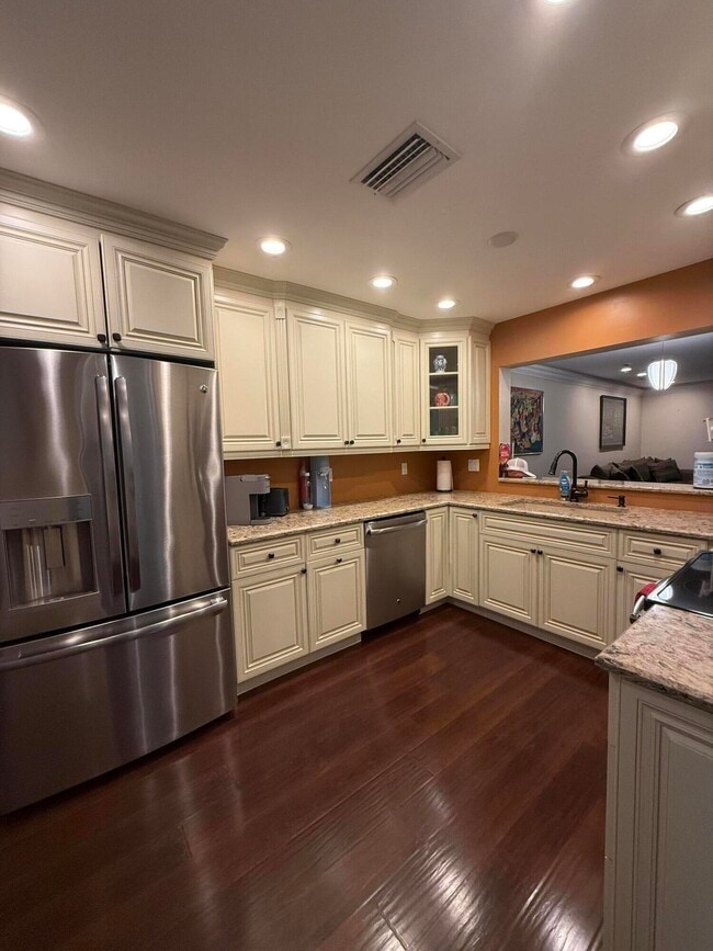 Building Photo - 85 Pelican Pointe Dr