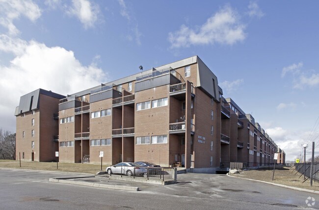 Foto principal - 7170 Darcel Ave