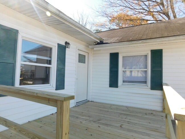 Building Photo - 423 Bouy St