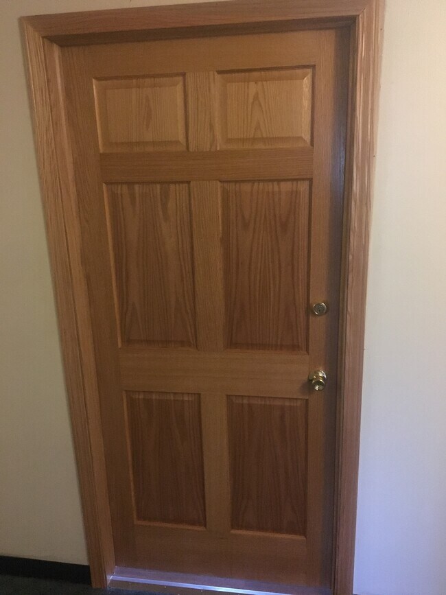 Door - 500 E Thomas St