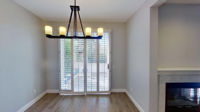 Building Photo - Must See 2 Bedroom 2.5 Bathroom Condo in L...