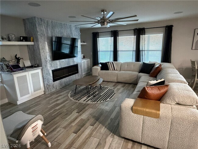 Foto del edificio - 7758 Meng Ct