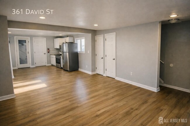 Building Photo - 361 David St