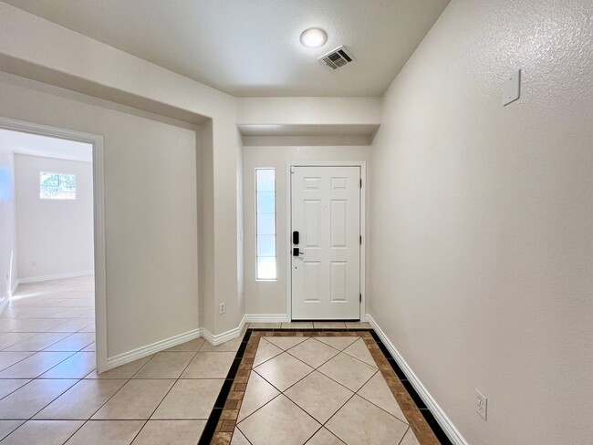 Building Photo - CHARMING 3BD/2BA SINGLE STORY HOME IN SUMM...