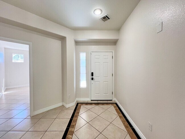 Foto del edificio - CHARMING 3BD/2BA SINGLE STORY HOME IN SUMM...