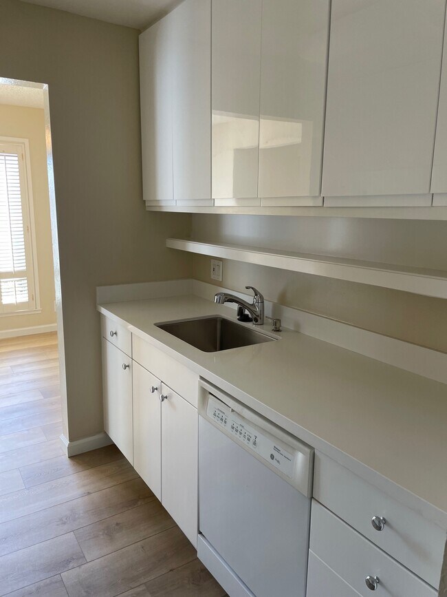 Photo - 430 N Civic Dr Apartment