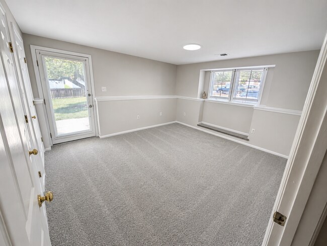 Building Photo - 7600 Portadown Ct