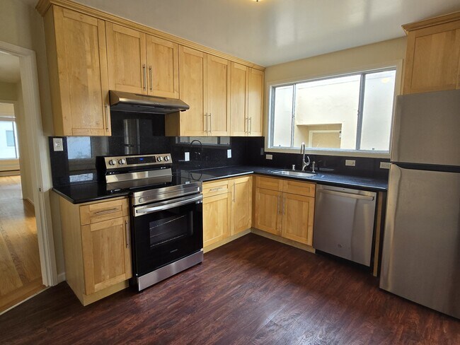 Building Photo - 445 Dellbrook Ave