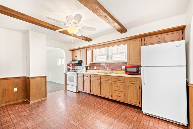 Building Photo - BETHEL PARK 2 BEDROOM - DIAMOND IN THE ROU...