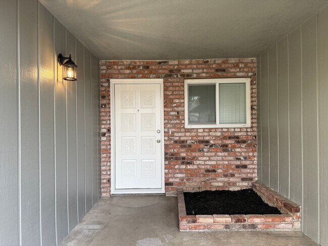 Foto del edificio - Fully remodeled single story located in La...