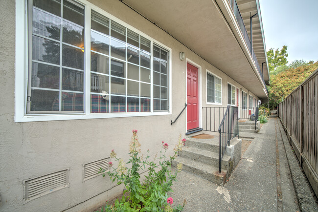 Building Photo - 2119 Russell St