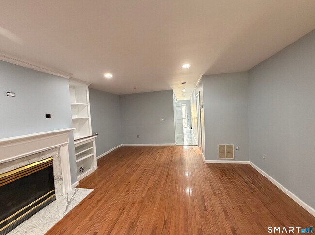 Foto del edificio - 39 Coram Rd