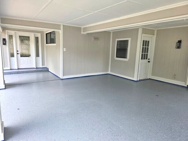 Building Photo - Spacious 3-Bedroom Home in Prime Irving Lo...