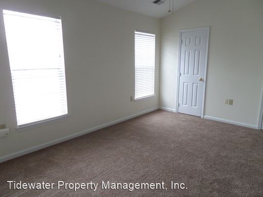 Building Photo - 2303 Montauk Dr