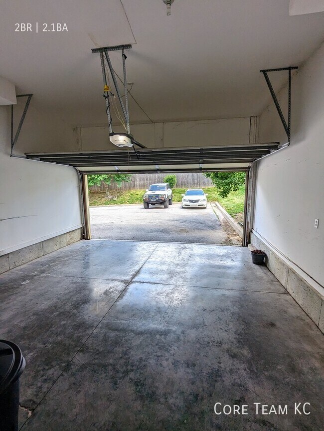 Building Photo - Corner Townhome available!