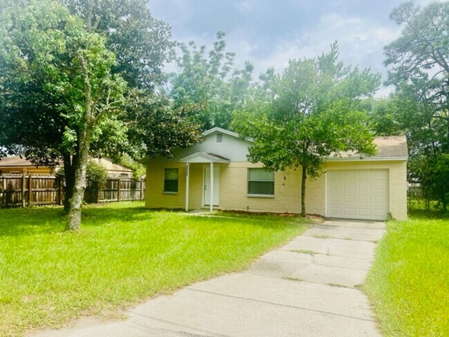 Foto del edificio - 3 BR/2BA | Newly Renovated Single Family Home | 1-Car Covered Parking | Front yard!