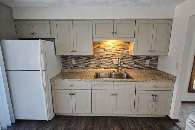 Foto del edificio - 3306-3308 Shelley Dr