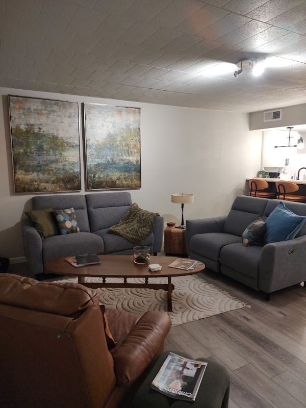 Foto del edificio - 111 S Meldrum St