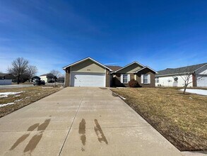 Building Photo - 1212 Fox Run Dr
