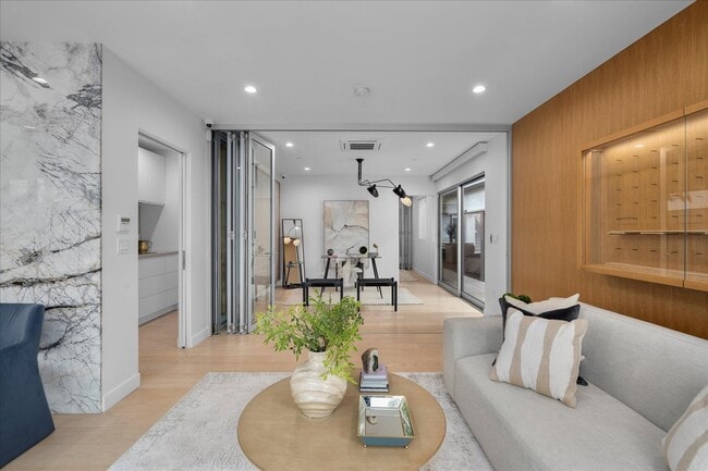 Foto del edificio - 541 Rose Ave