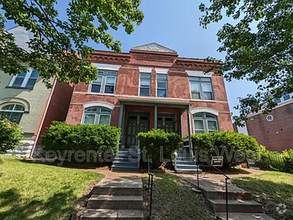 Building Photo - 2821 Henrietta St