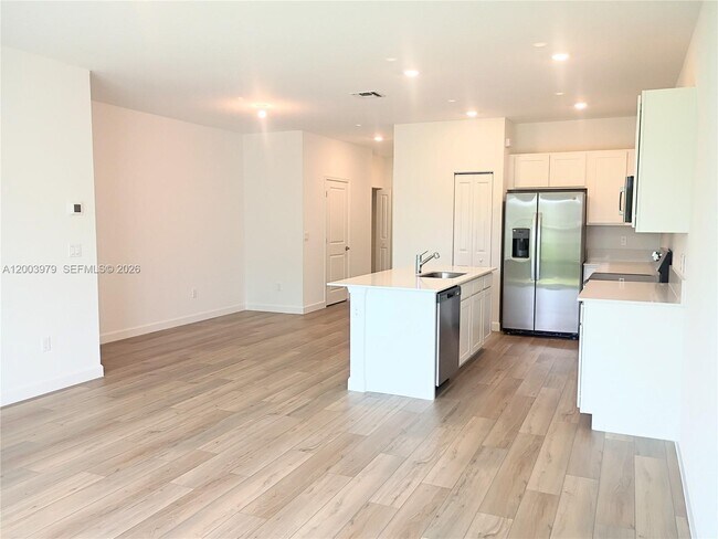 Foto del edificio - 868 SE grovebush Ln