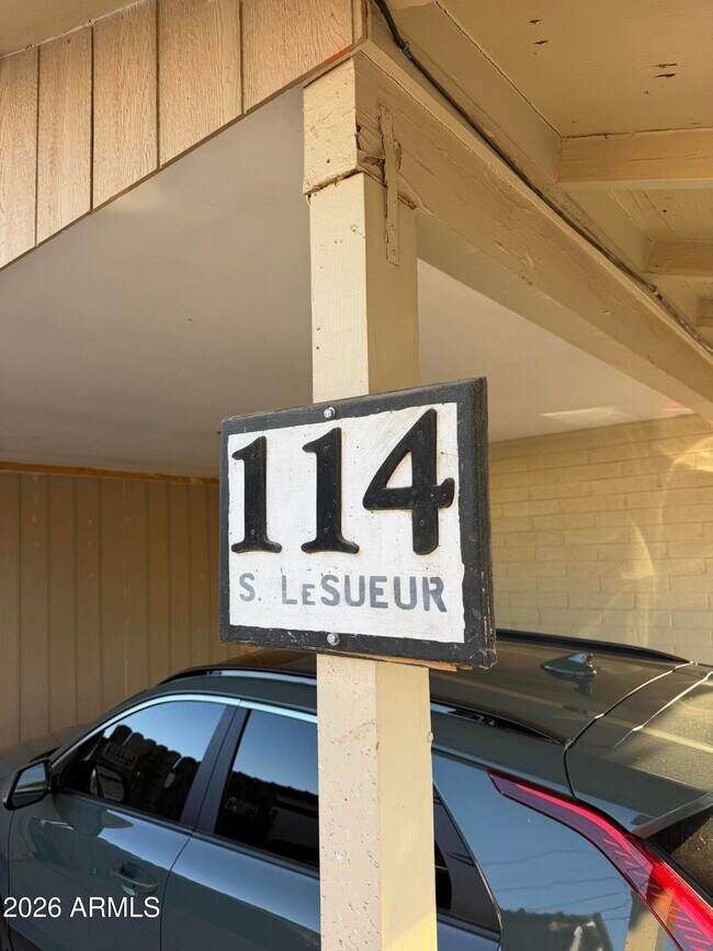 Foto del edificio - 114 S Lesueur