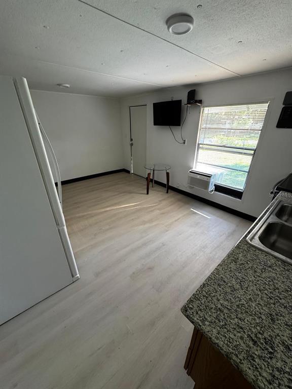 Building Photo - 15482 Mapletree Dr