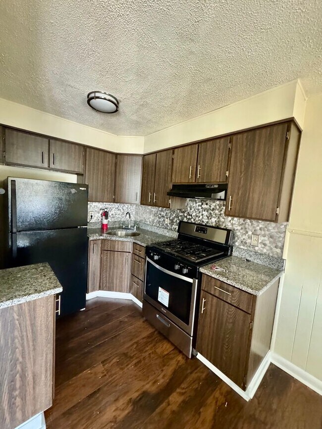 Foto del edificio - Charming 2-Bedroom Home in Southwest Phila...