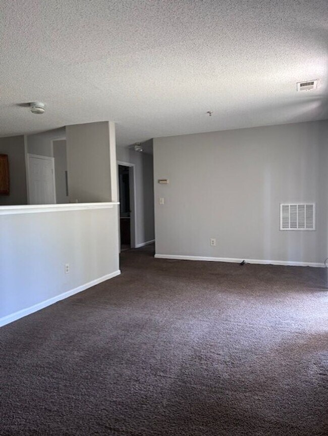 Building Photo - 1638 Arlyn Cir