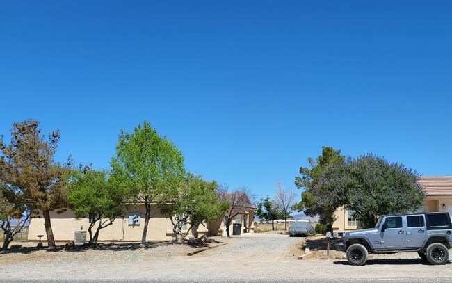 Building Photo - 604 S Mount Charleston Dr E
