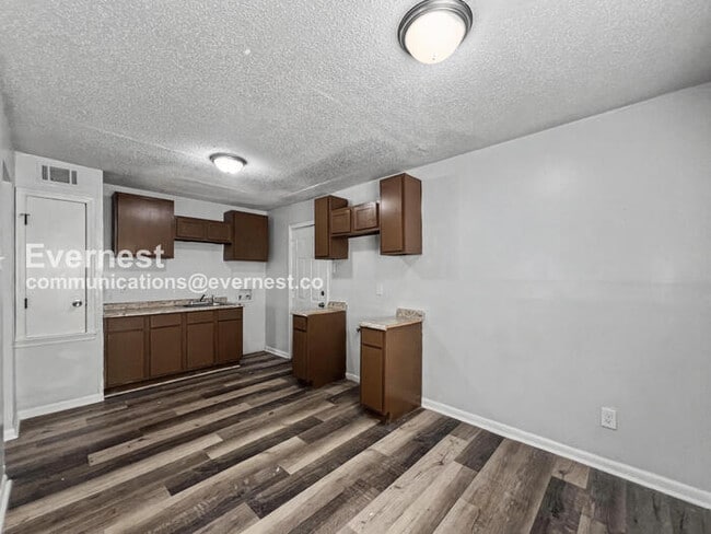 Foto del edificio - 4620 Sunnybrook St