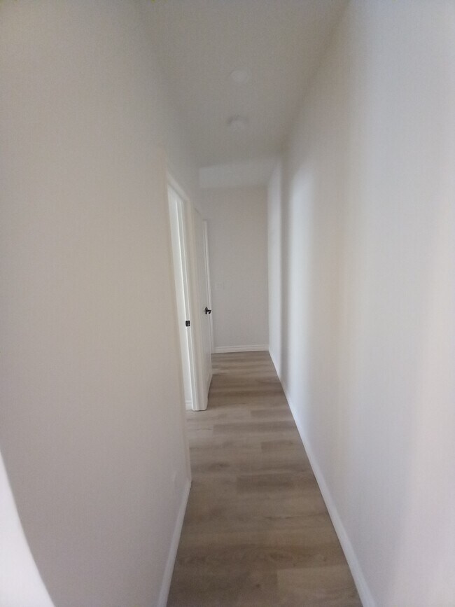Photo du bâtiment - Beautiful 2 Bedroom Unit