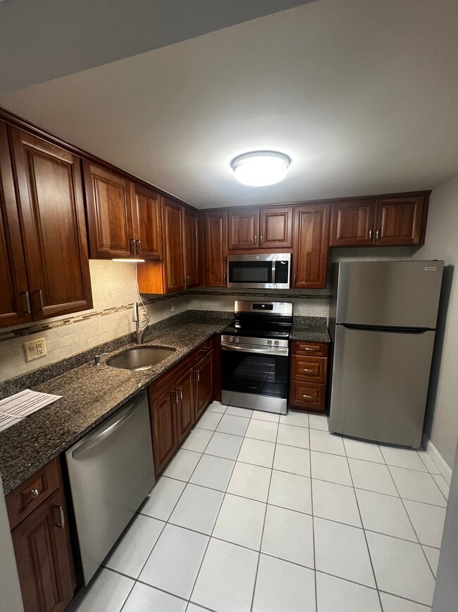 Kitchen - 1321 Worcester Rd