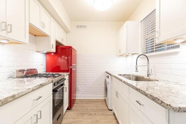Building Photo - 1 bedroom in Atlanta GA 30317