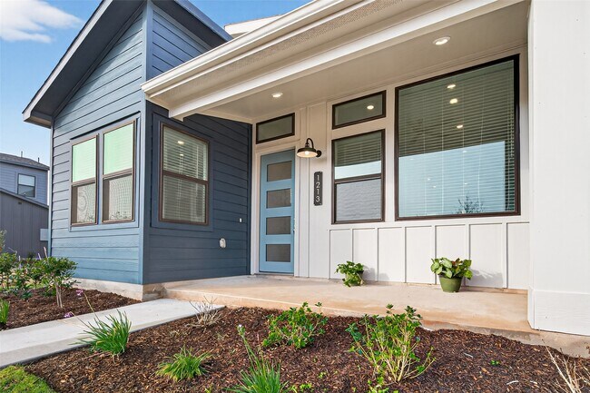 Building Photo - 1213 Mercantile St