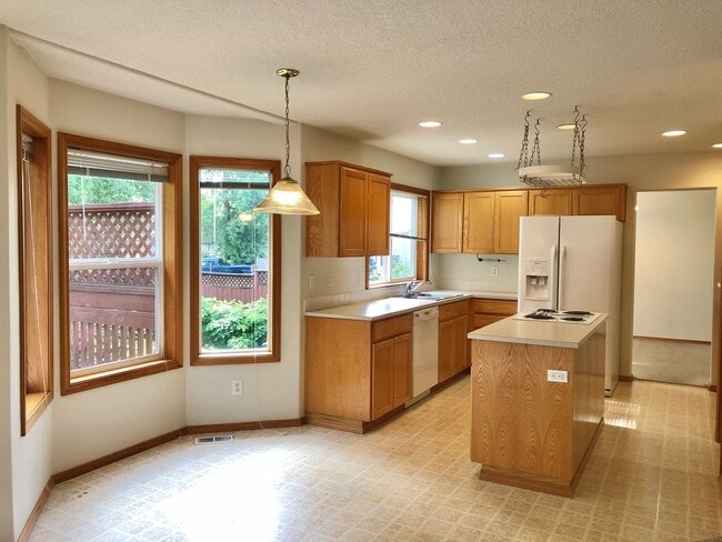 Building Photo - Spacious 4-Bedroom House in North Newberg near park and schools