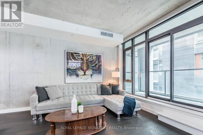 Photo du bâtiment - 111 Bathurst St