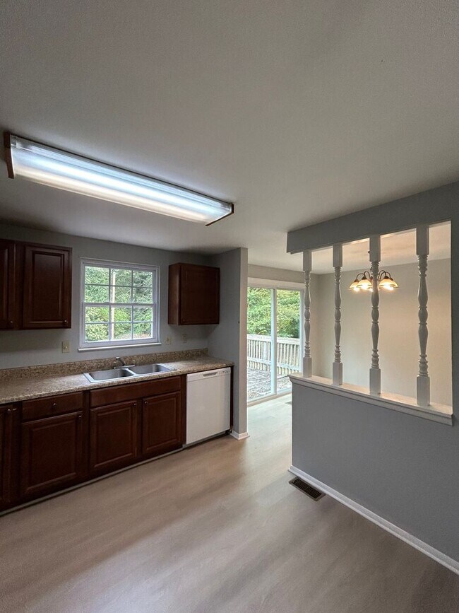 Foto del edificio - 9107 Nash Ave