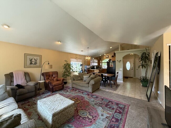 Foto del edificio - 1176 NE Bonny Doon Ln