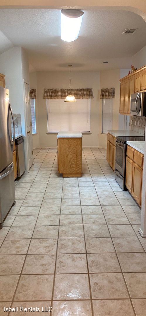 Building Photo - 4 br, 2 bath House - 4608 Water Oak Drive