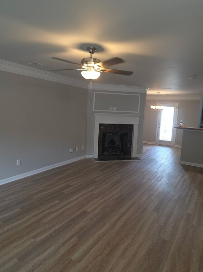 Foto del edificio - 863 Crestwell Cir