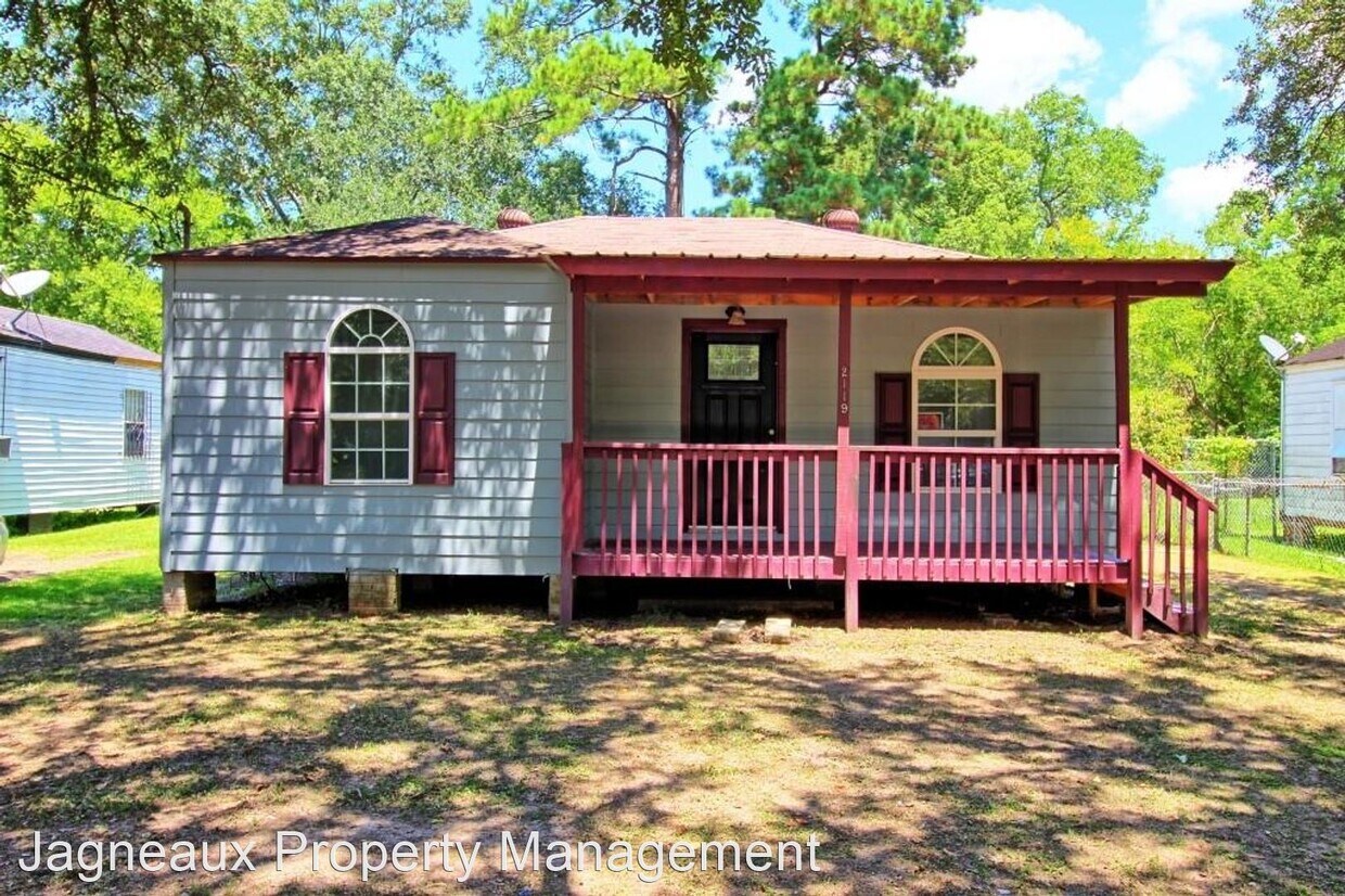 3 br, 2 bath House 2119 Legion St House Rental in Lake Charles, LA