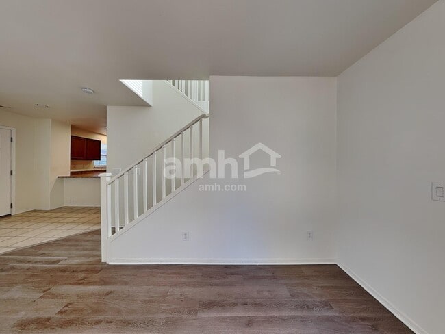 Building Photo - 3260 E Franklin Ave