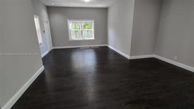 Building Photo - 675 Maplewood Ct