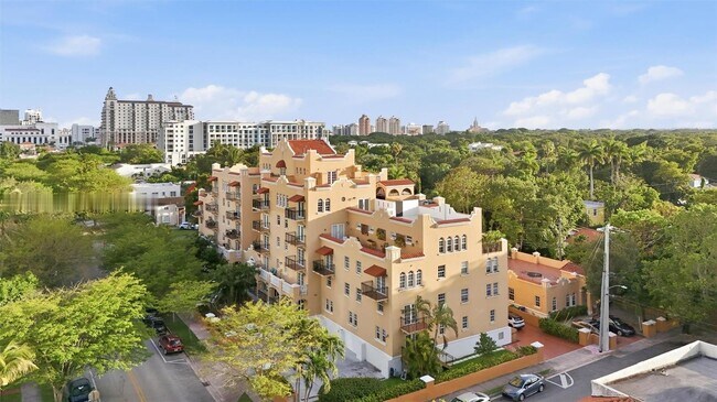 Building Photo - 1400 Salzedo St