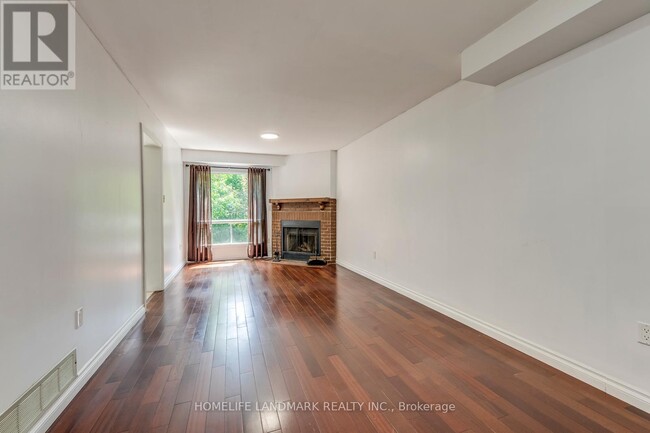 Building Photo - 1226 Cottonwood Crescent